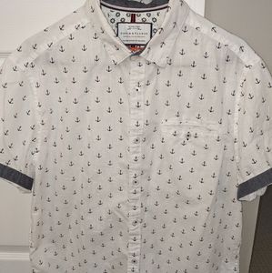 Short sleeve button down